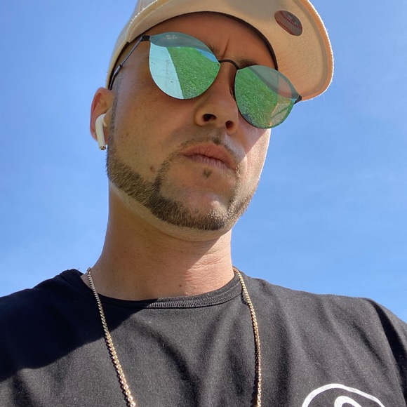 Meet your Posher, Darryle - Picture 1 of 1